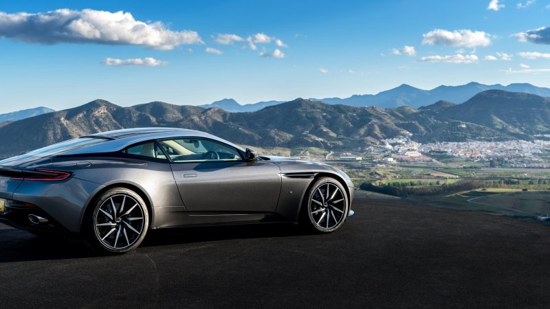 Астон Мартин db11