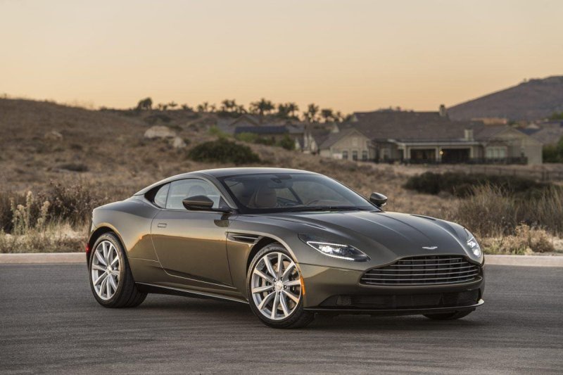 Астон Мартин машина db11