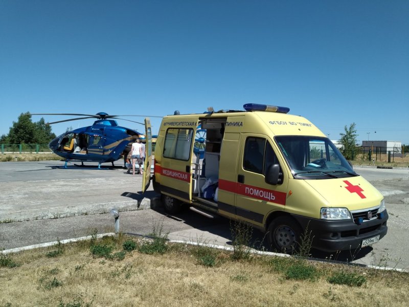 Мальчика на вертолете привезли в больницу