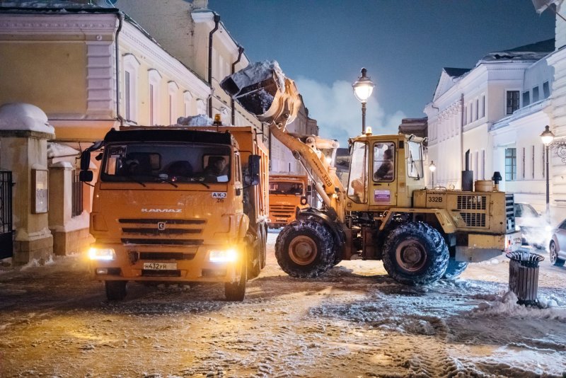 Фронтальный погрузчик Амкодор 332в уборка снега