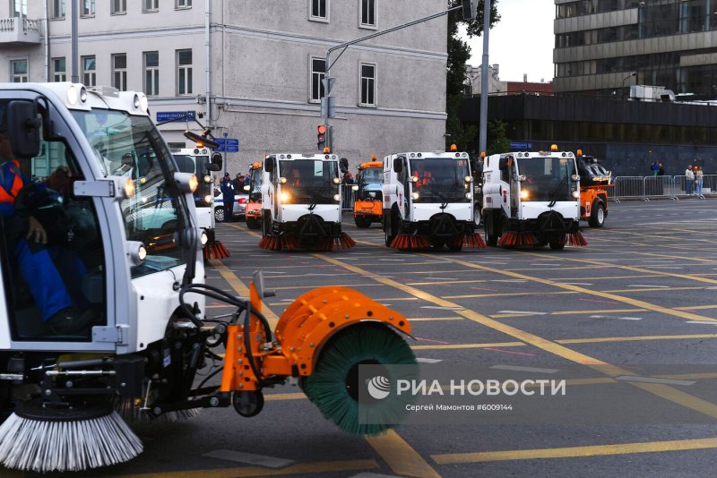 Парад коммунальной техники в Москве