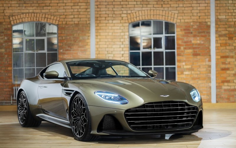 Aston Martin DBS Superleggera 2021