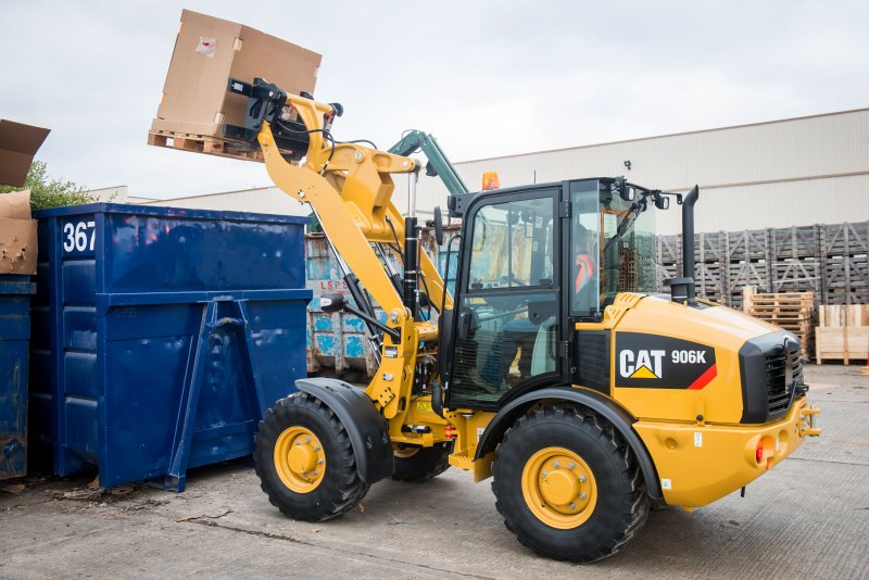 Фронтальный погрузчик Cat 906k,