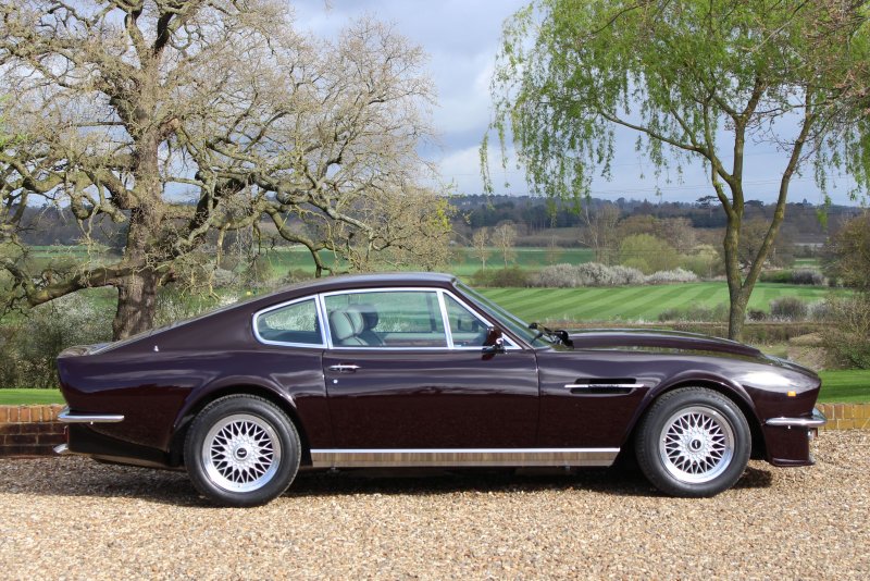 Aston Martin v8