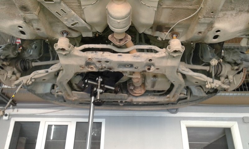 Elantra XD снизу