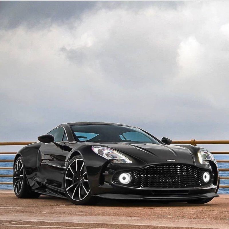 Астон Мартин Superleggera