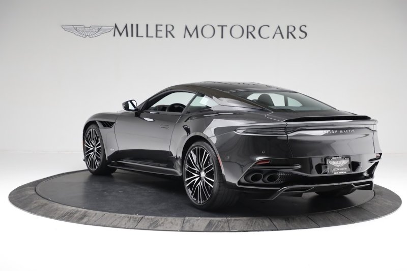 Aston Martin DBS 2021