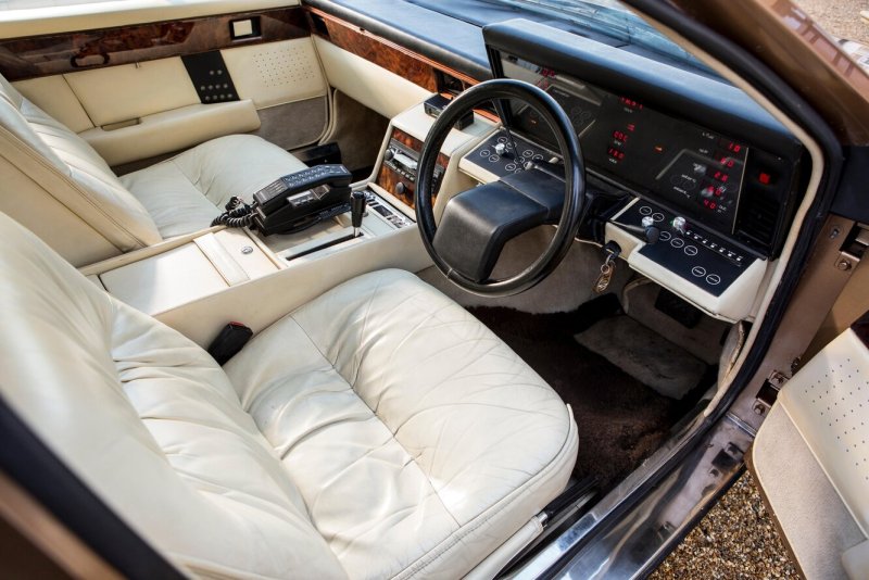 Aston Martin Lagonda 1976