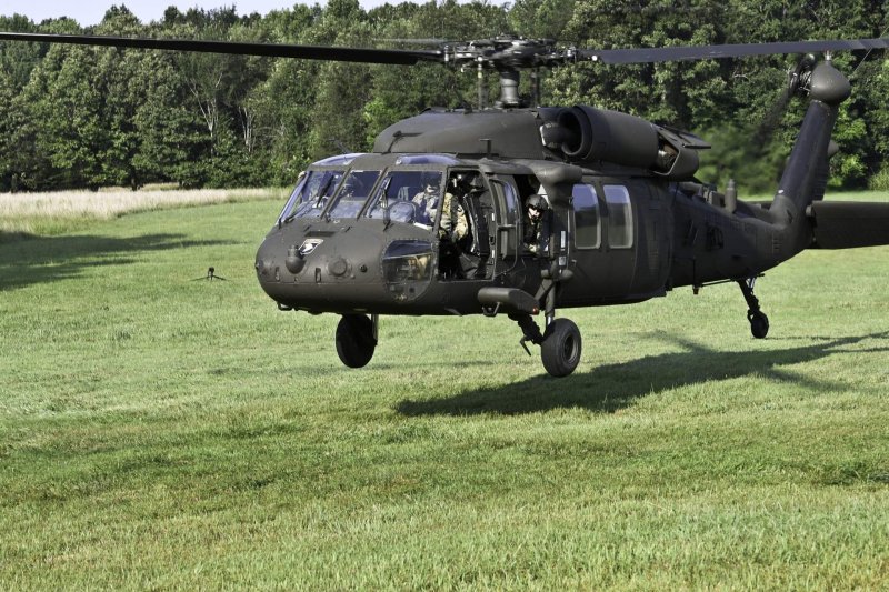 Вертолет Sikorsky uh-60 Black Hawk