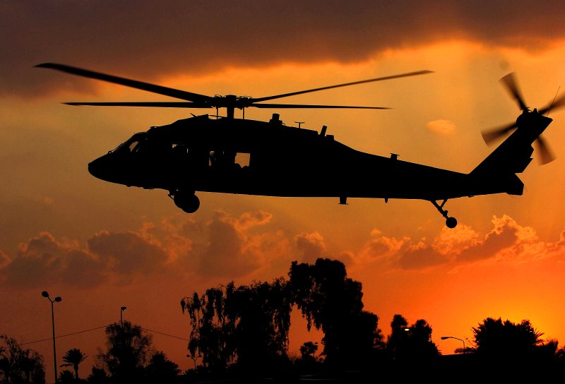 Uh-60 Black Hawk на закате