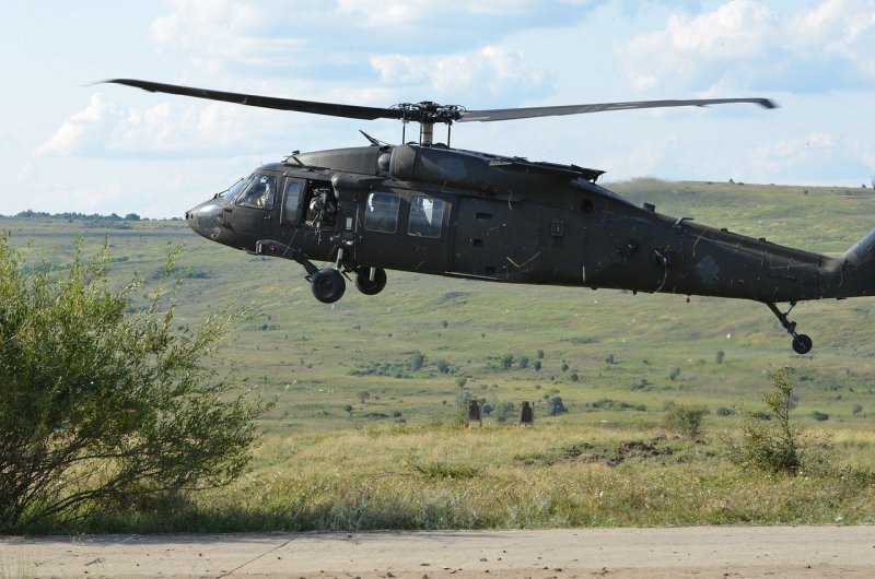 Вертолёт uh-60 Black Hawk