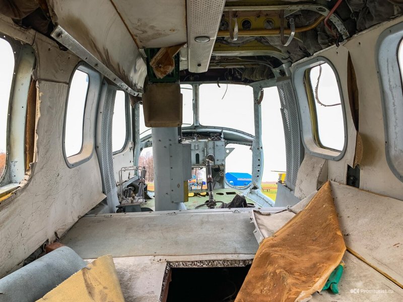 Ми-2 вертолёт салон