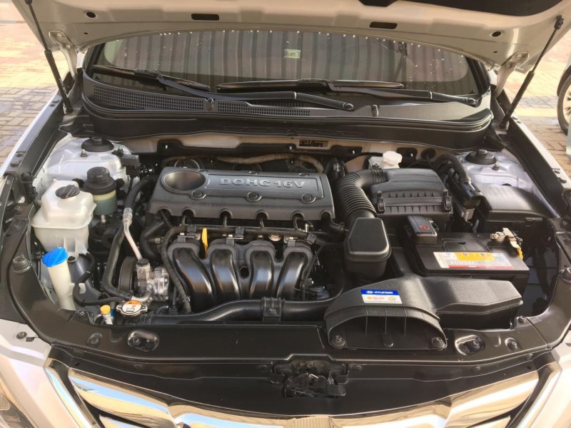 Hyundai Sonata подкапотное пространство
