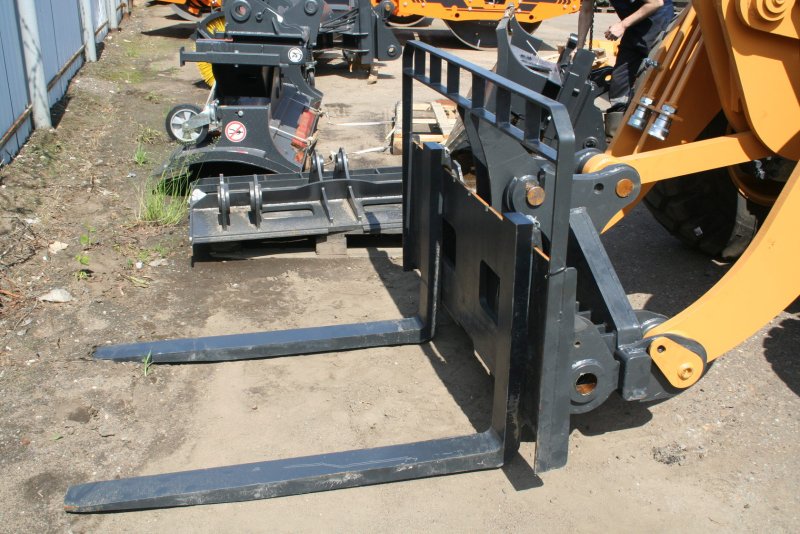 Погрузчик JCB палетные вилы