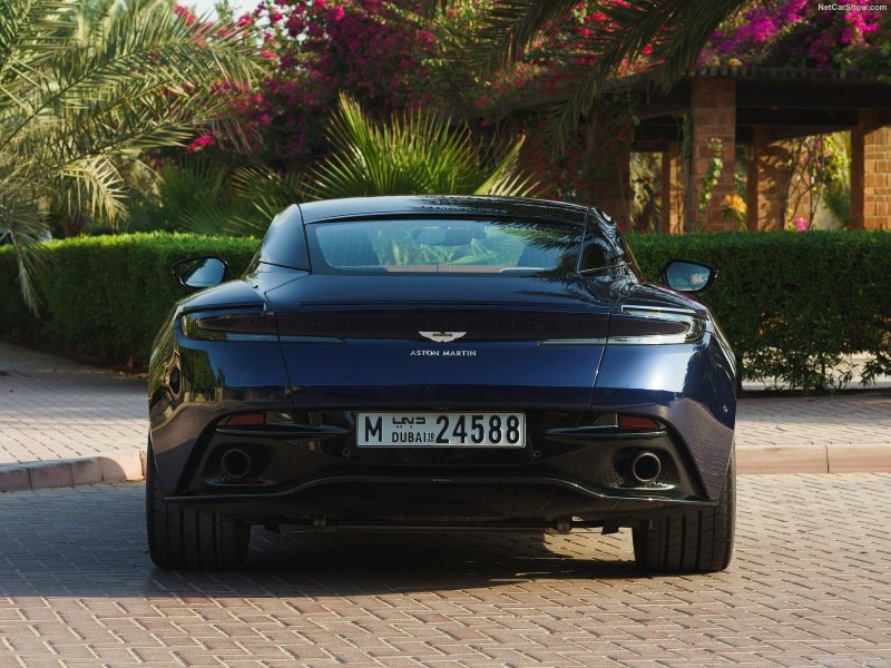 Астон Мартин db11