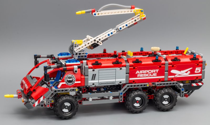 LEGO Technic пожарная машина 42068