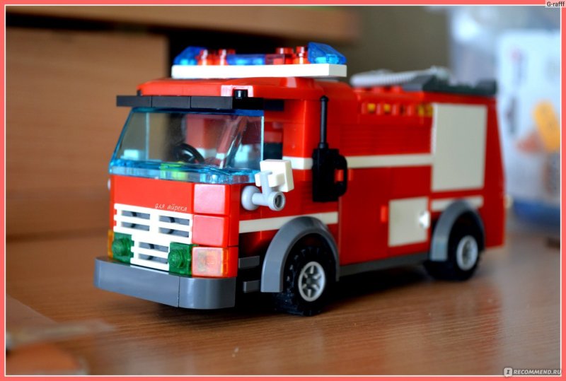 Пожарная машина УАЗ из лего