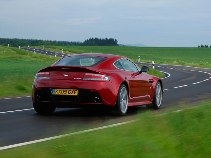Aston Martin v12 Vantage