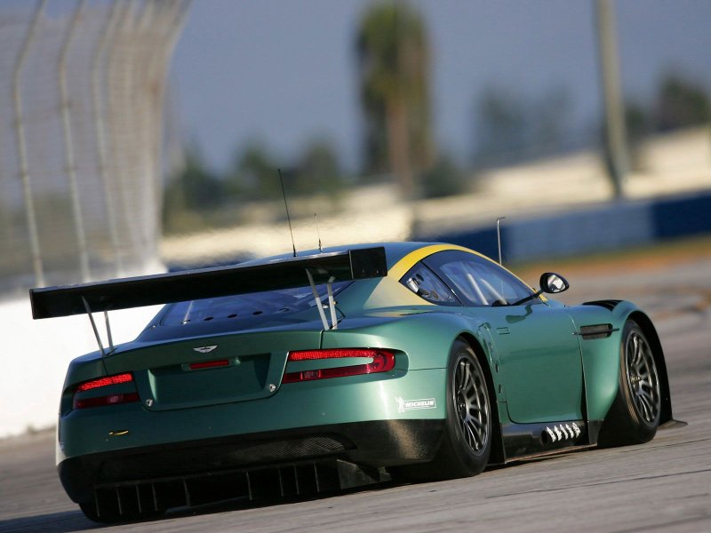 Aston Martin db9 зеленый