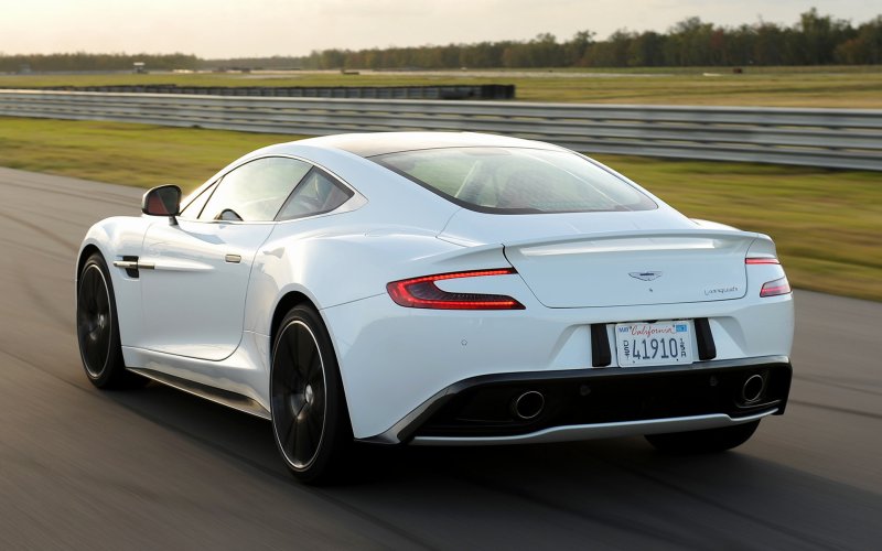 Aston Martin Vanquish 007