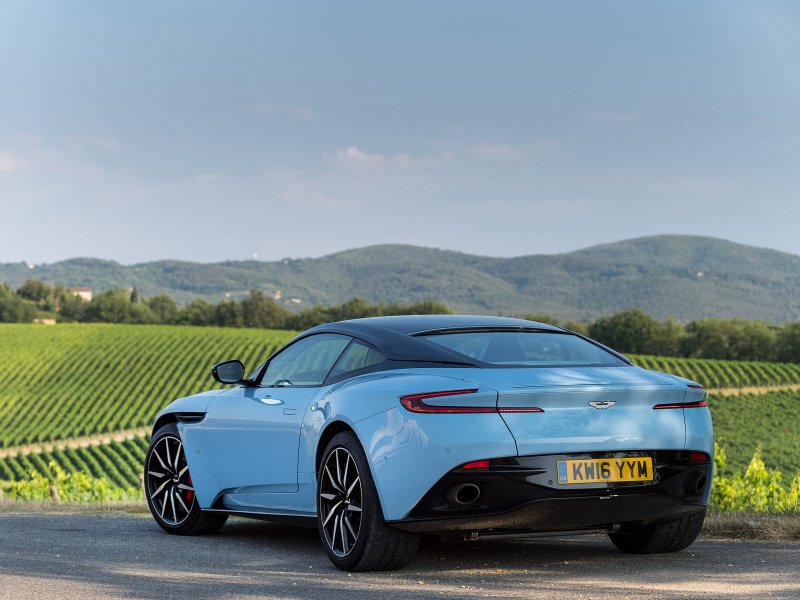 Автомобиль Aston Martin db11