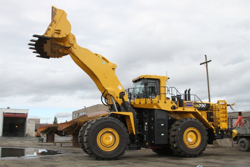 Погрузчик фронтальный wa900 Komatsu