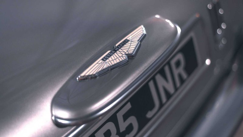Aston Martin шильдик