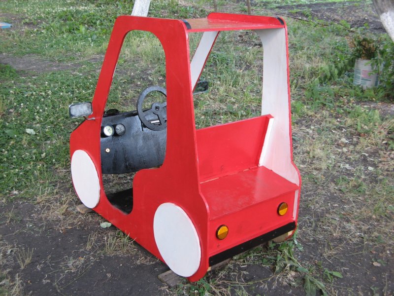 Машинка для детской площадки