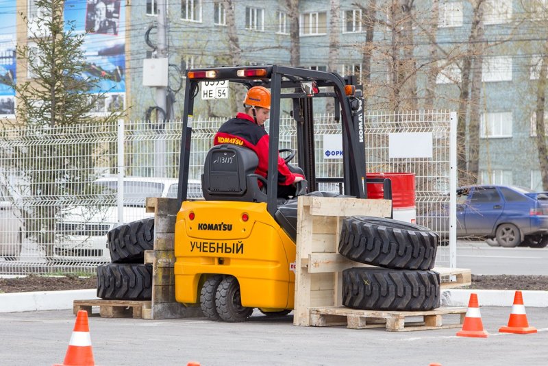 Водитель фронтального погрузчика