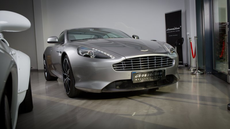 Астон Мартин Джеймса Бонда db9