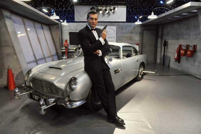 Астон Мартин Бонда 007