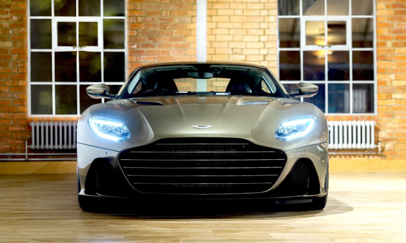 Спорткары Aston Martin DBS