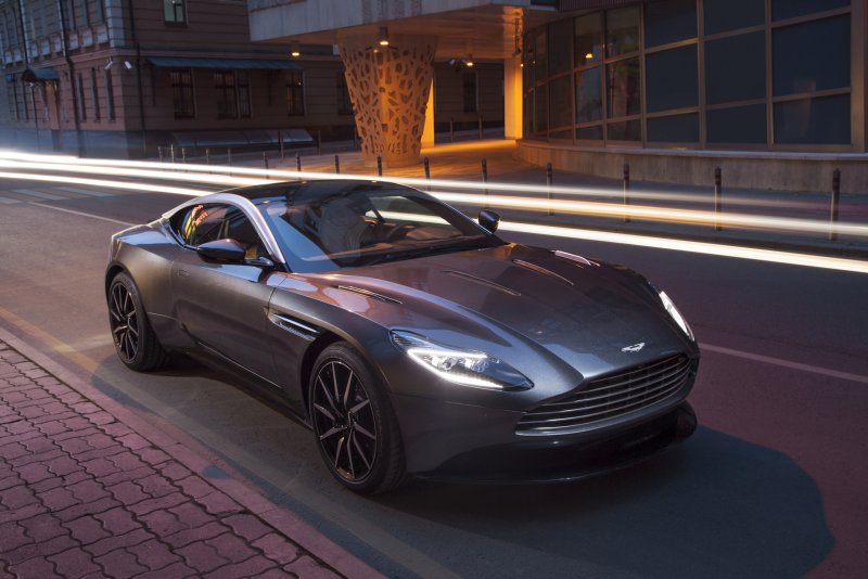 Aston Martin db11 2022