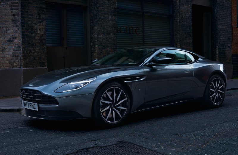 Астон Мартин db11