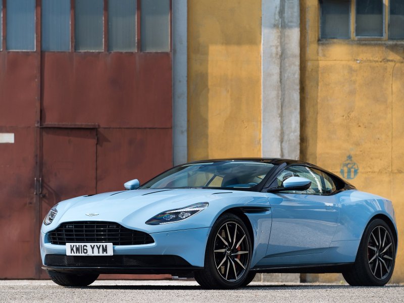 Машина Aston Martin db11
