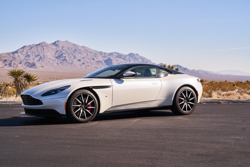 Автомобиль Aston Martin db11