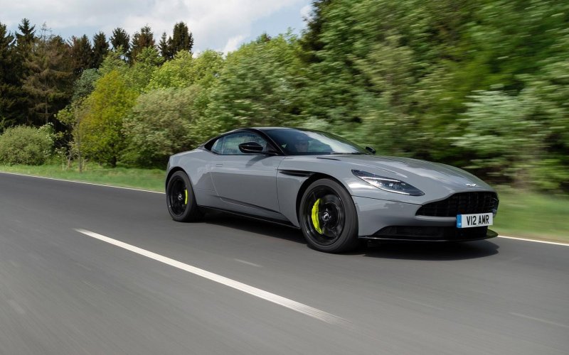 Астон Мартин db11 Amr