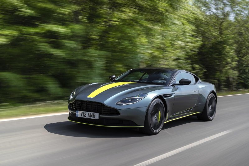 Aston Martin db11 2021