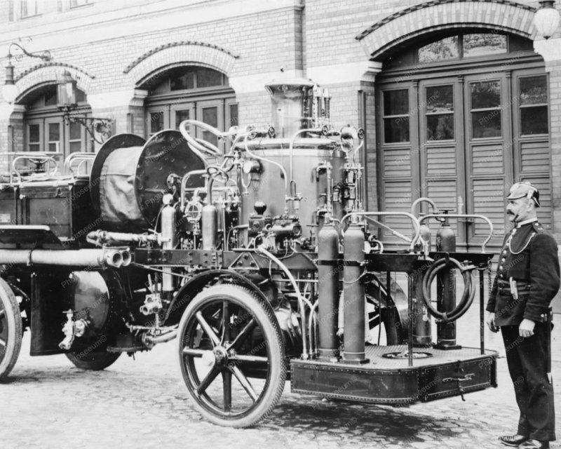 1841 Опробована первая паровая пожарная машина