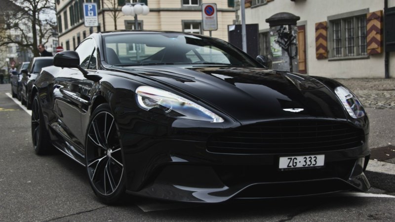 Aston Martin Vanquish черный