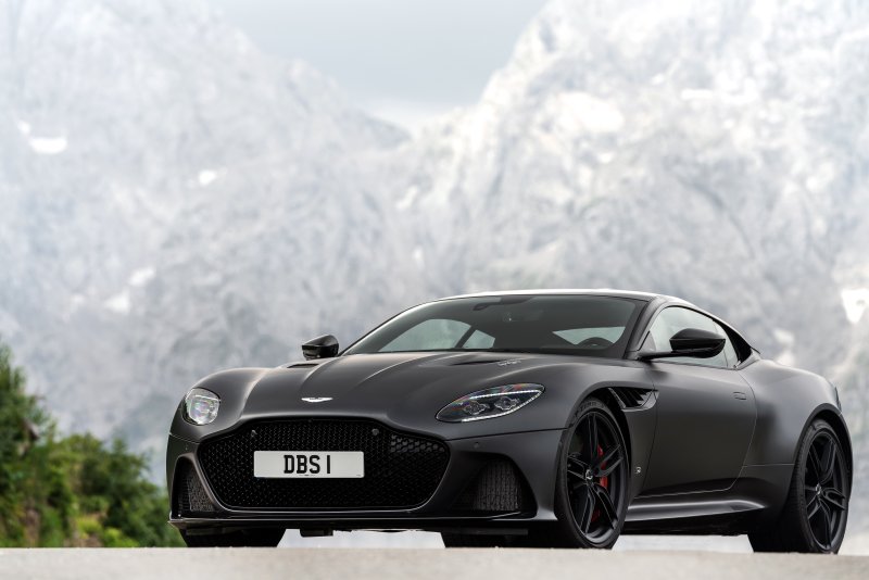 Астон Мартин DBS Superleggera