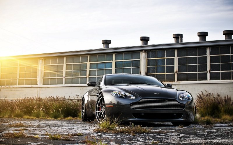 Aston Martin v10