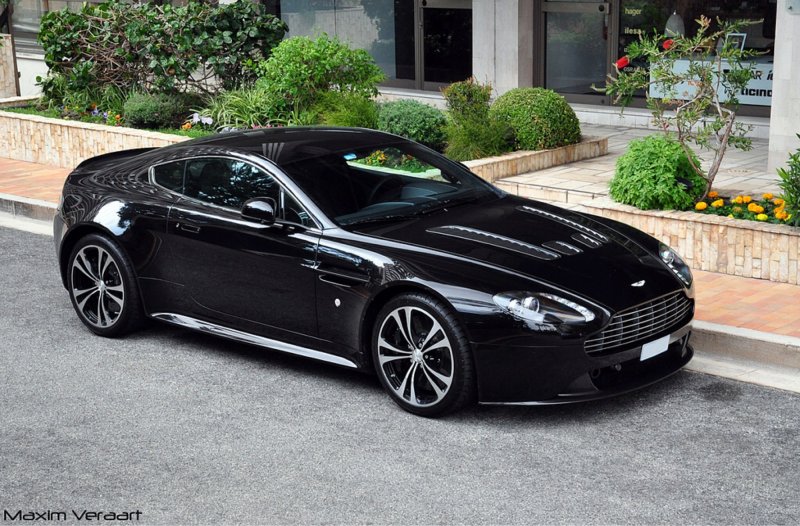 Aston Martin v12 Vantage
