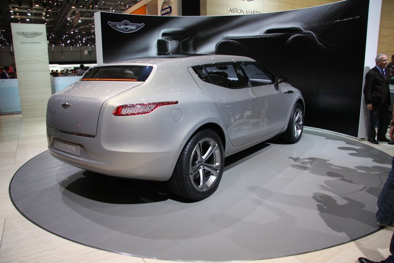 Внедорожник Aston Martin Lagonda