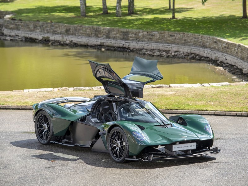 Aston Martin Valkyrie 2022