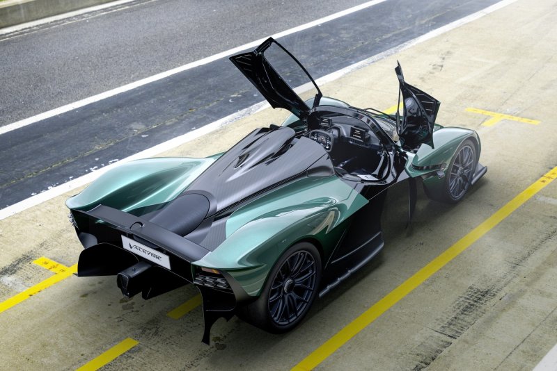 Aston Martin Valkyrie Spyder 2022
