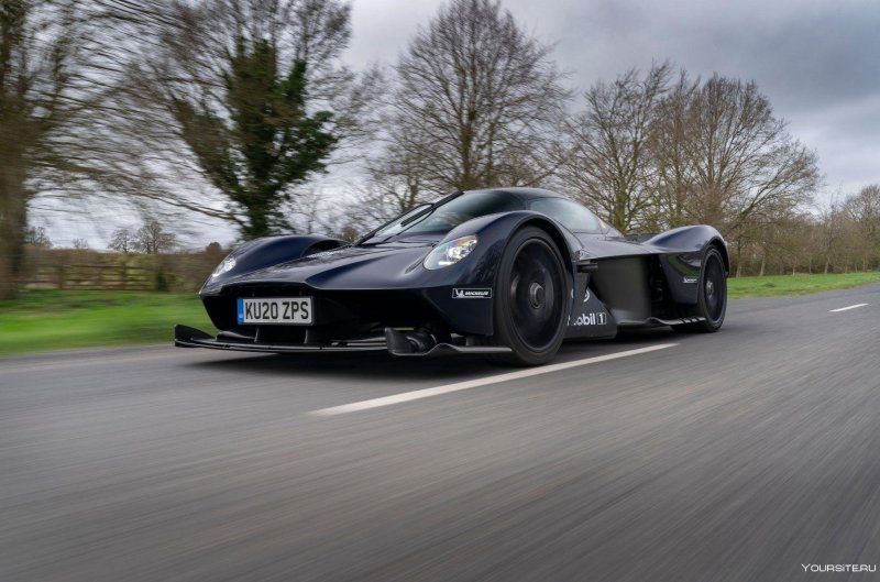 Aston Martin Valkyrie 2021