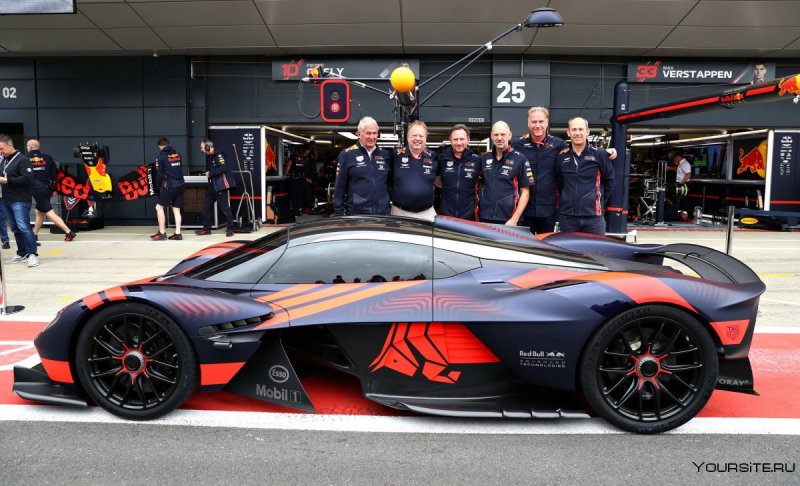 Гиперкар Aston Martin Valkyrie