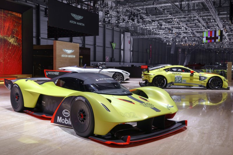 Гиперкар Aston Martin Valkyrie
