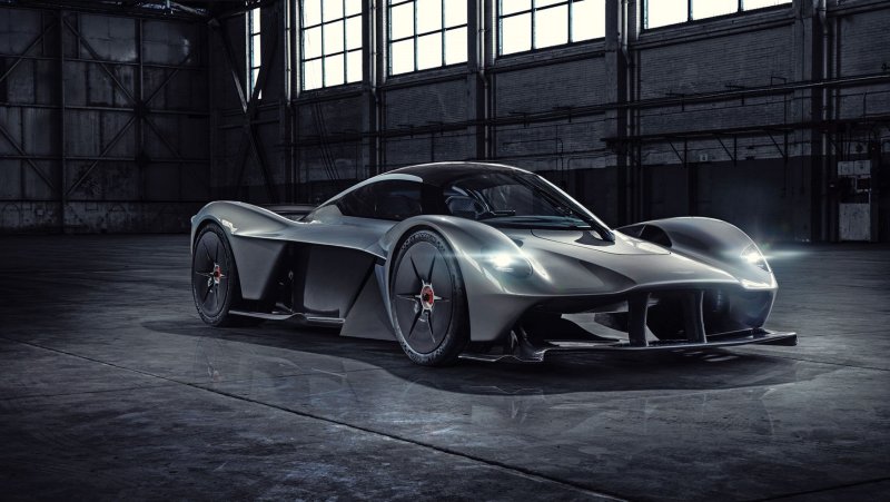 Гиперкар Aston Martin Valkyrie